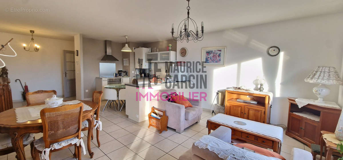 Appartement à ENTRAIGUES-SUR-LA-SORGUE