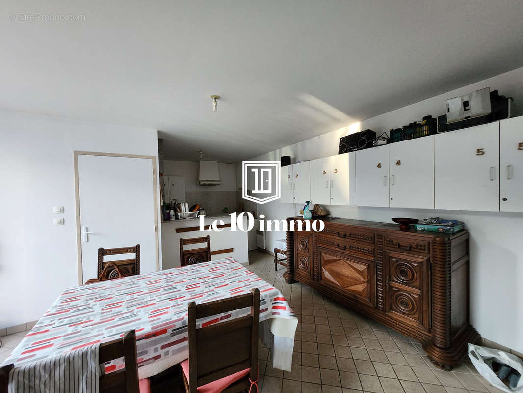 Salle à manger et cuisine commune  - Appartement à NANTES