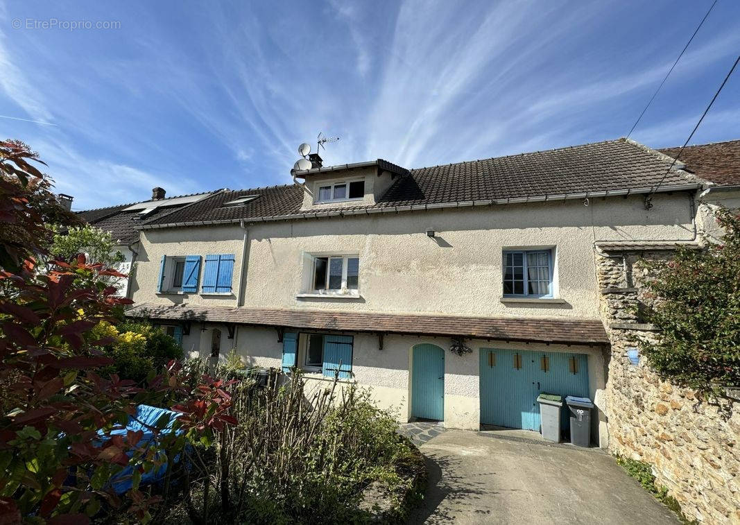 Maison à SAINT-CYR-SUR-MORIN