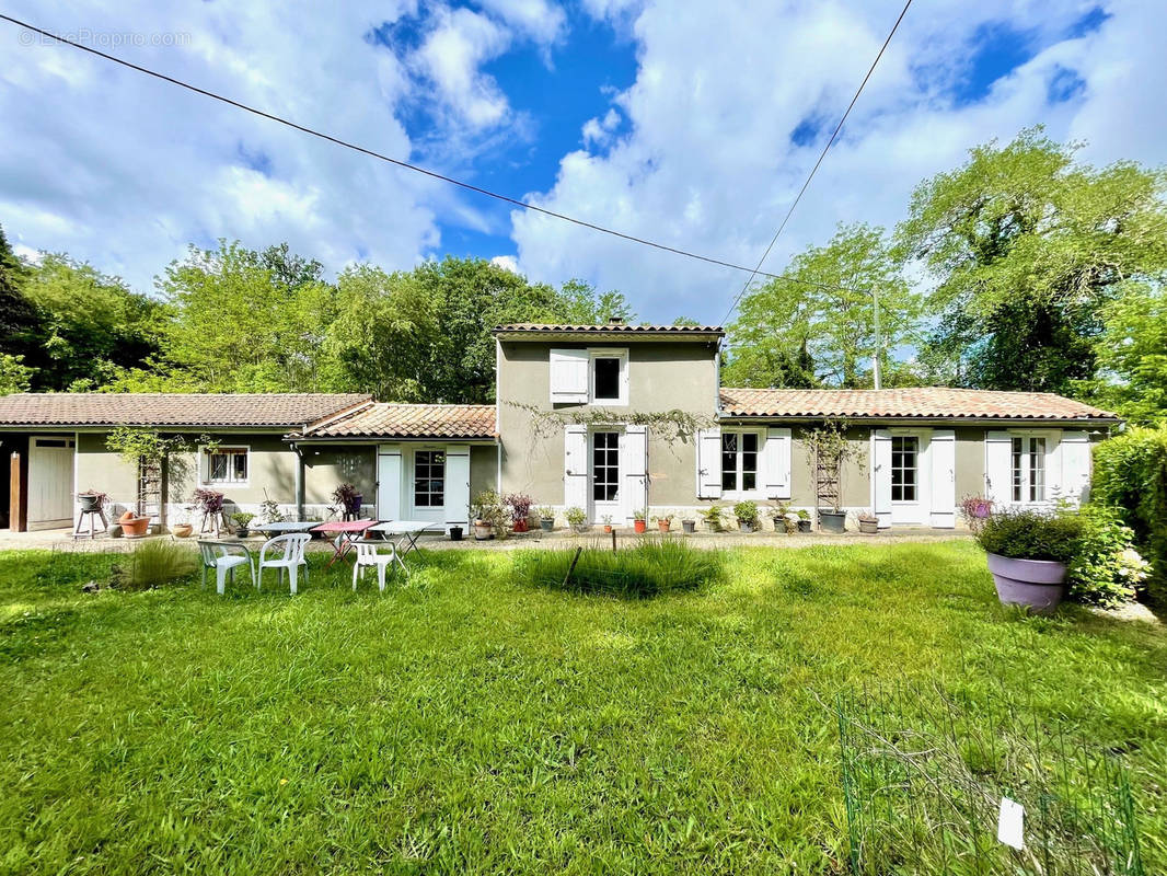 Maison à LEOGEATS