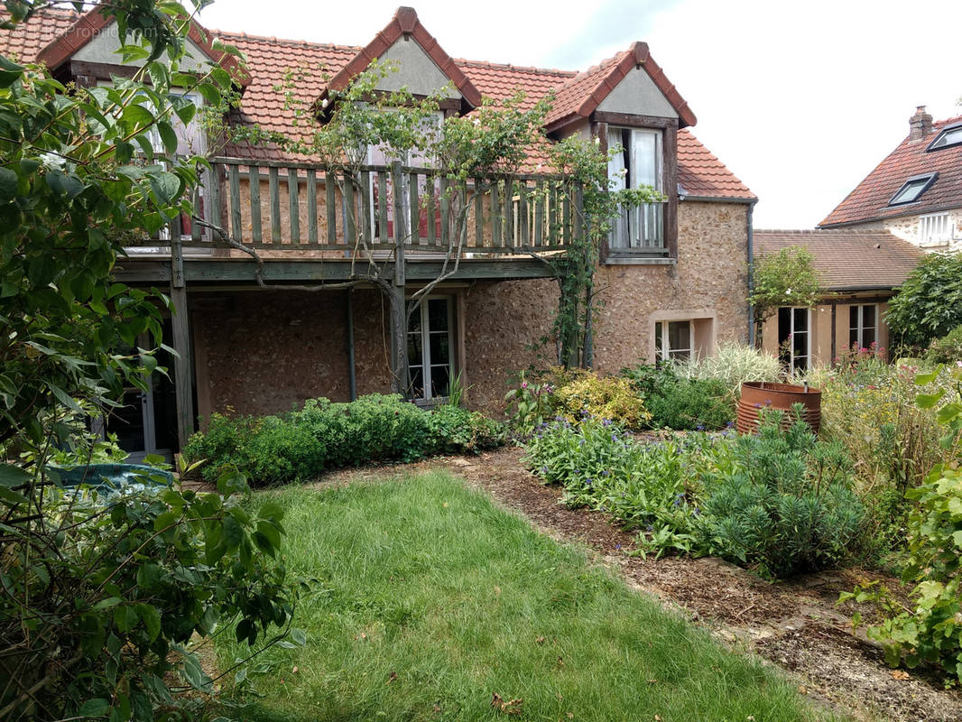 Maison à DAMPIERRE-EN-YVELINES