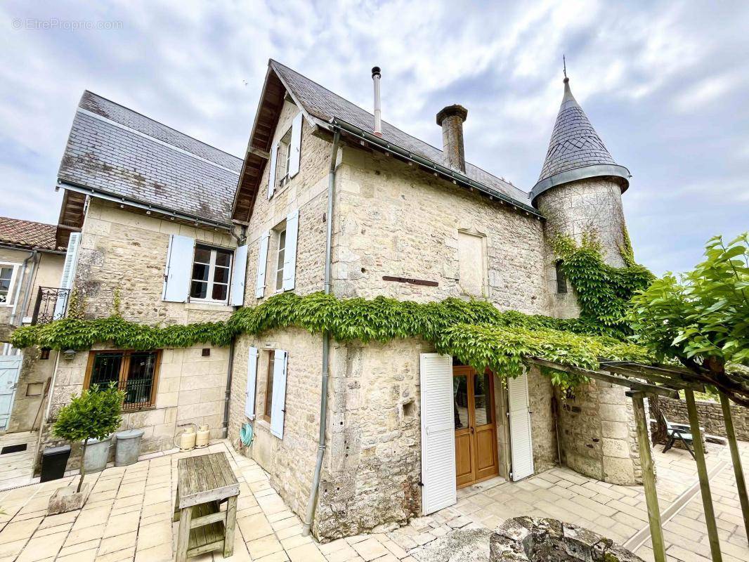 Maison à CHARROUX