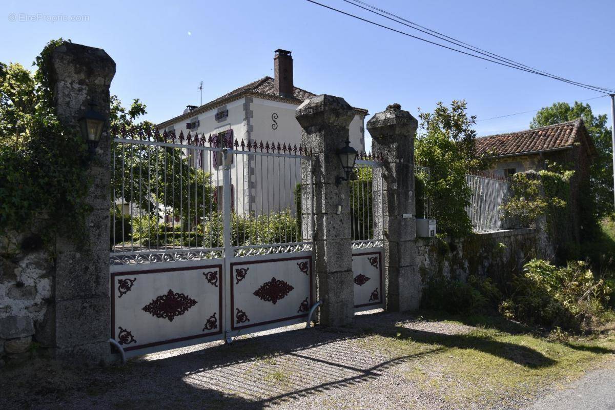 Maison à SAINT-MATHIEU