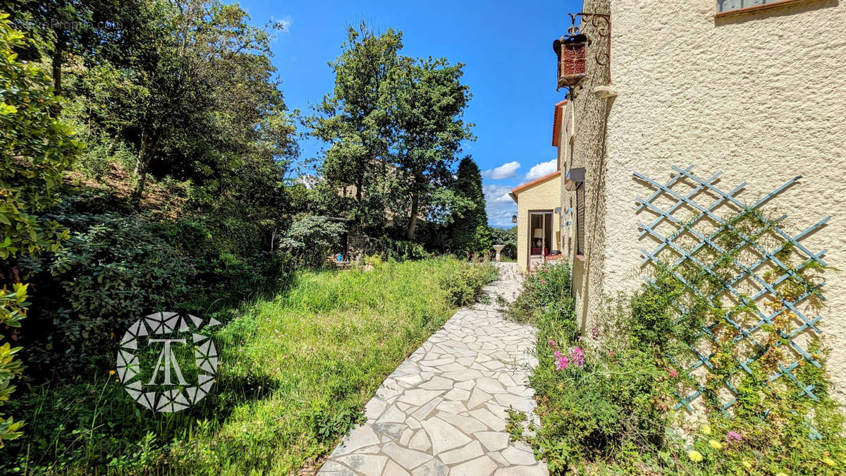 Maison à LAROQUE-DES-ALBERES