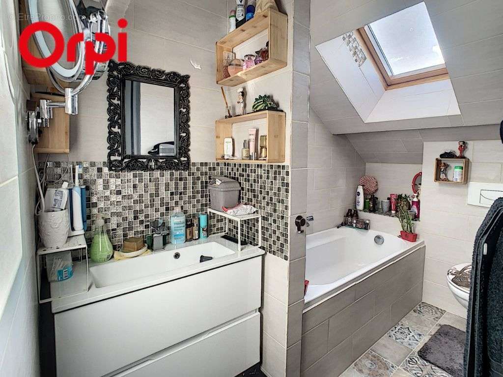 Appartement à JUZIERS