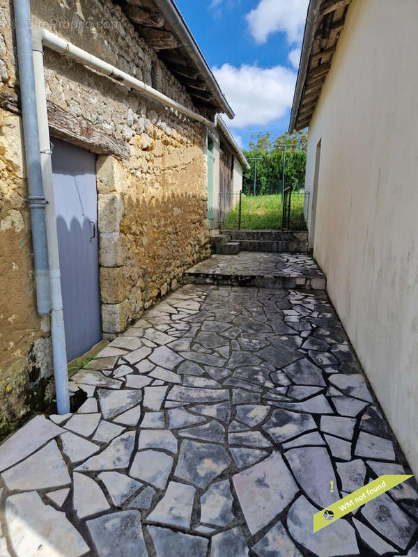 Maison à SAINT-BONNET-SUR-GIRONDE