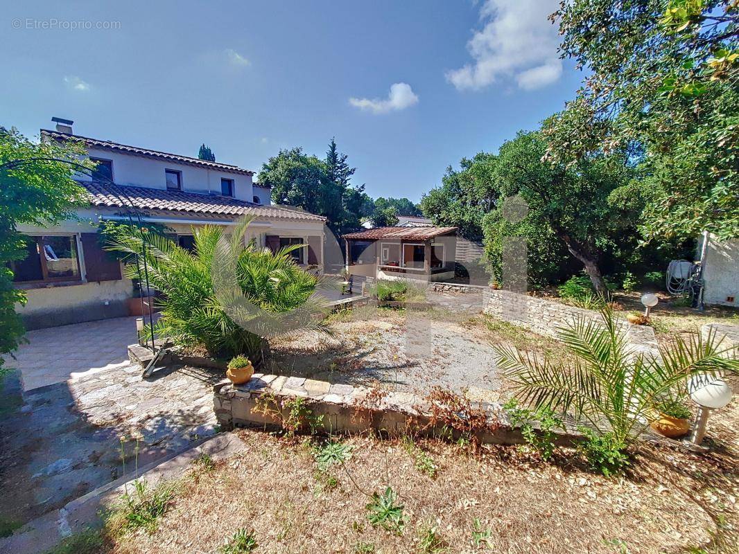 Maison à ROQUEBRUNE-SUR-ARGENS