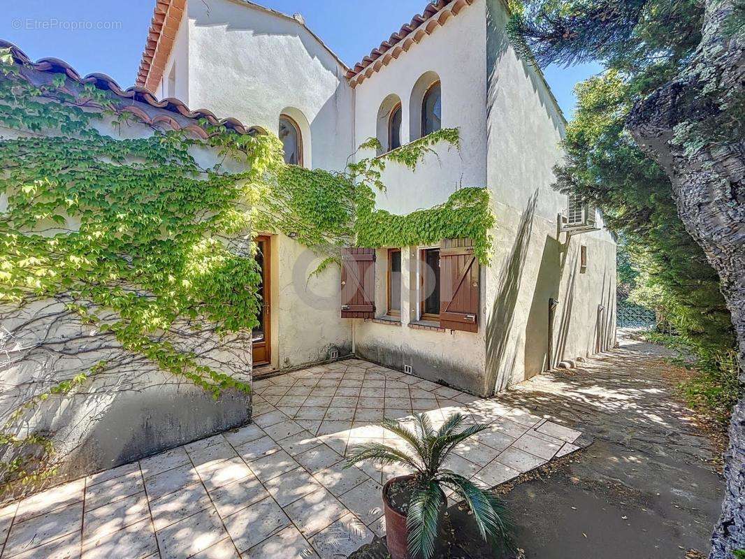 Maison à ROQUEBRUNE-SUR-ARGENS