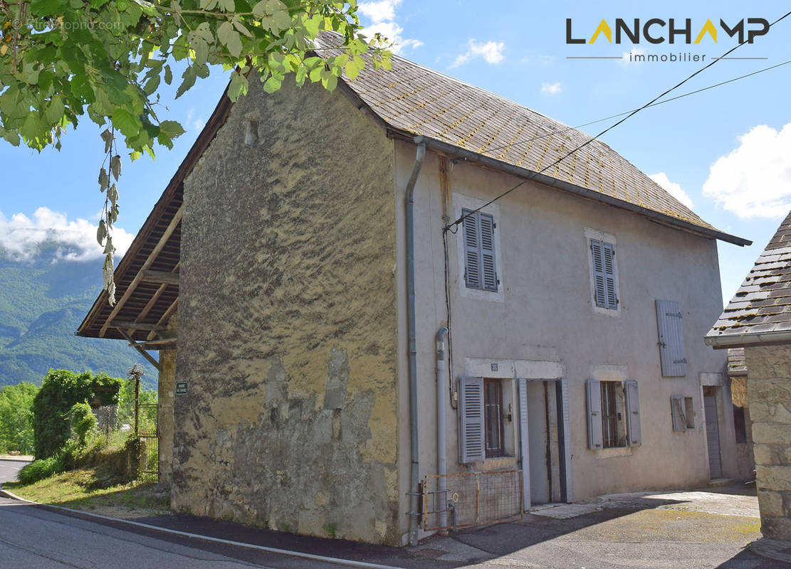 Maison à CEYZERIEU