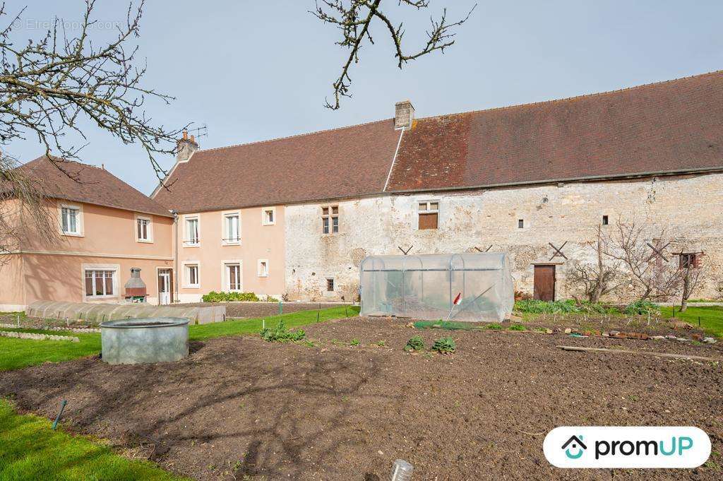 Maison à LOUVIERES-EN-AUGE