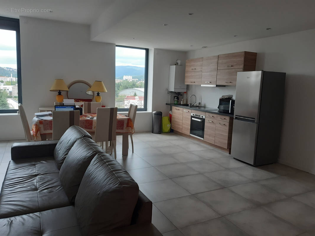 Appartement à SAINT-ETIENNE