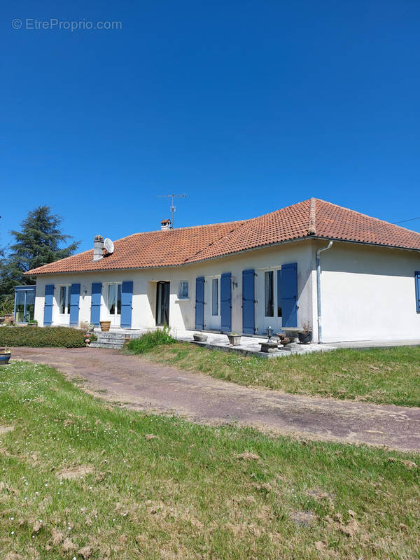 Maison à SAINT-SULPICE-DE-ROUMAGNAC