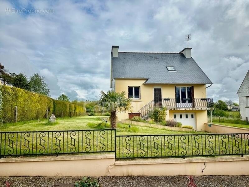 Maison à LANDELEAU