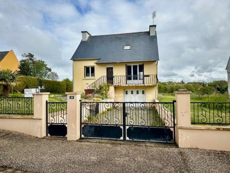 Maison à LANDELEAU