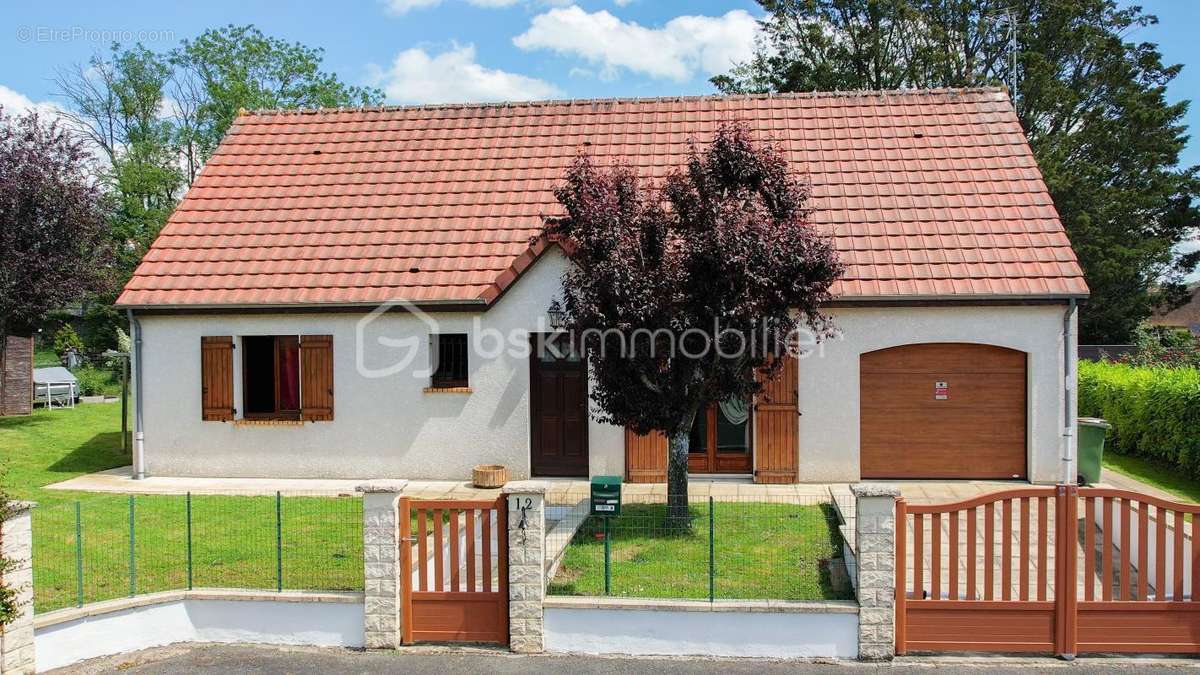 Maison à SAINT-PIERRE-LE-MOUTIER