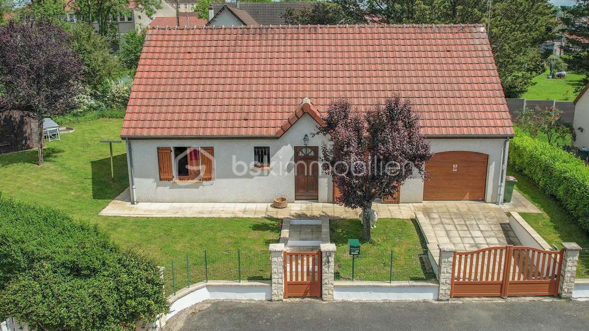 Maison à SAINT-PIERRE-LE-MOUTIER