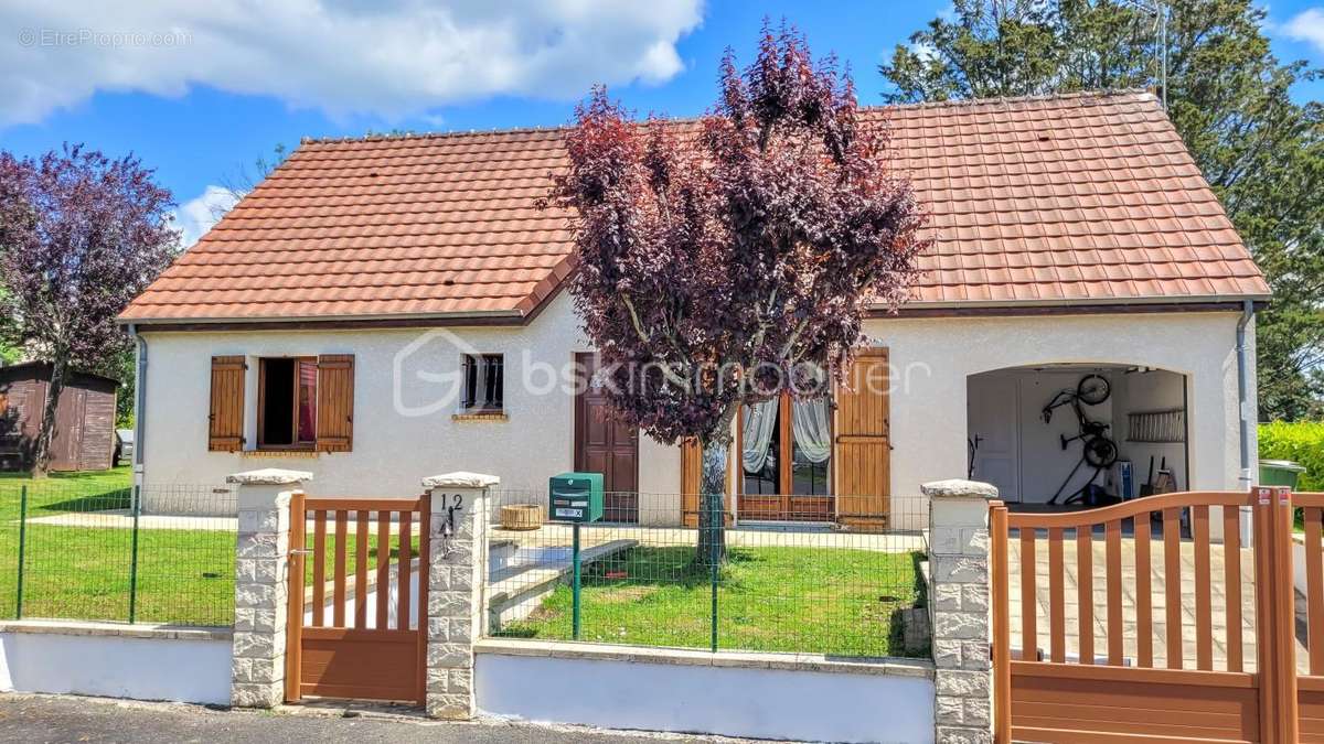 Maison à SAINT-PIERRE-LE-MOUTIER