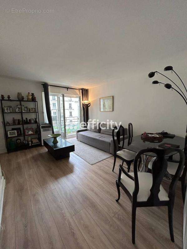 Appartement à PARIS-20E