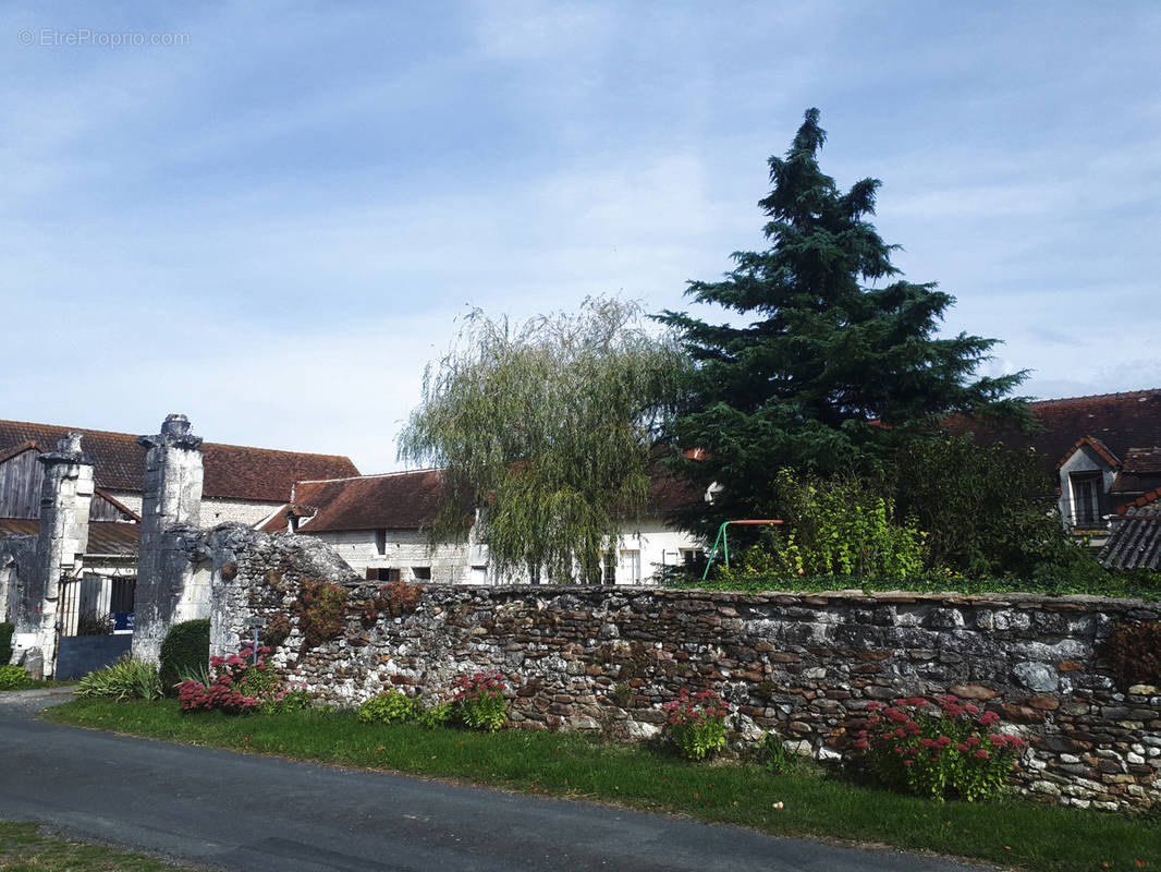 Maison à DANGE-SAINT-ROMAIN