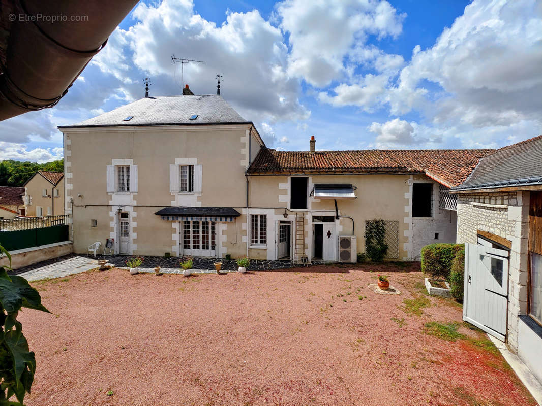 Maison à CHAMPIGNY-SUR-VEUDE