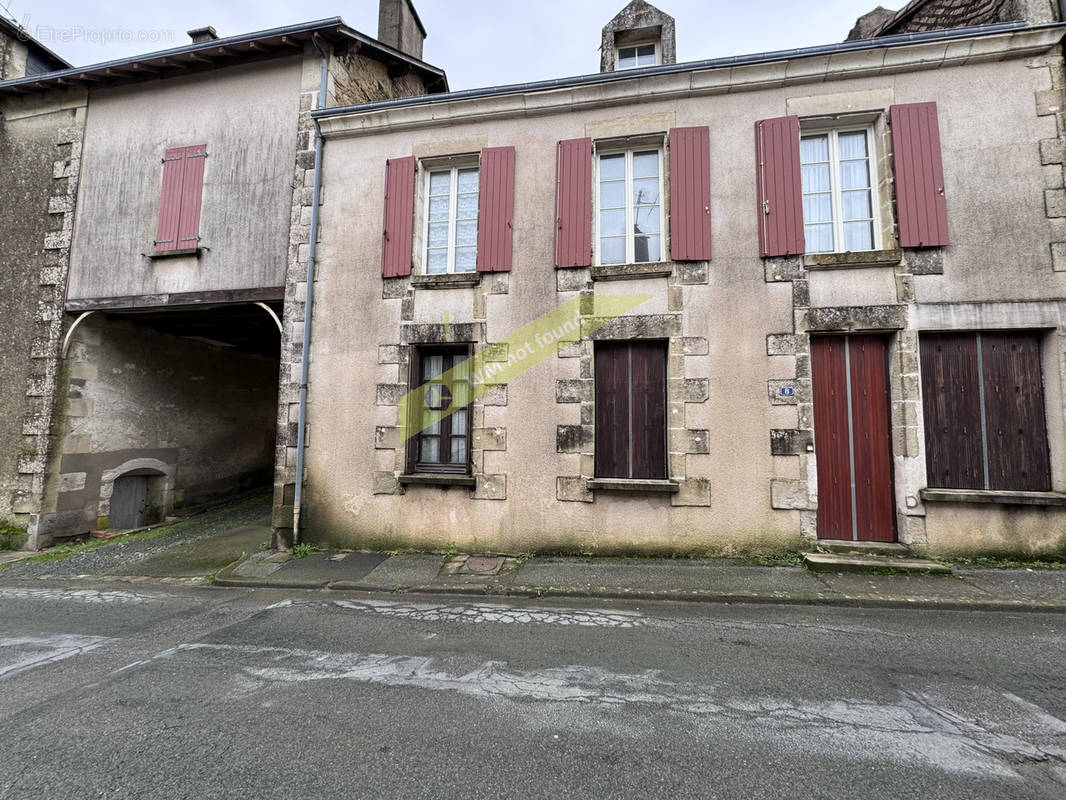 Maison à MAZIERES-EN-GATINE