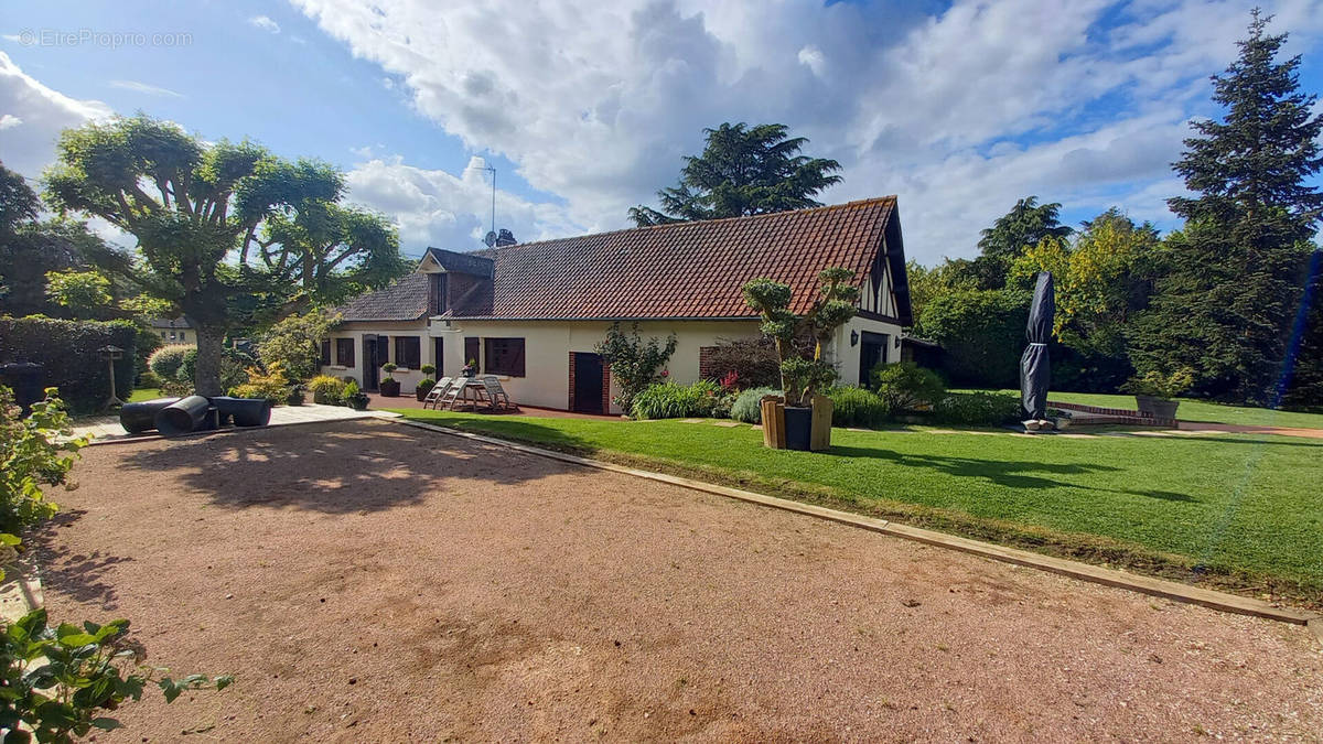 Maison à CHATEAUNEUF-EN-THYMERAIS