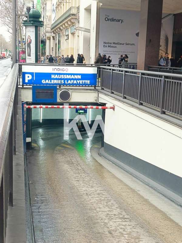 Parking à PARIS-9E