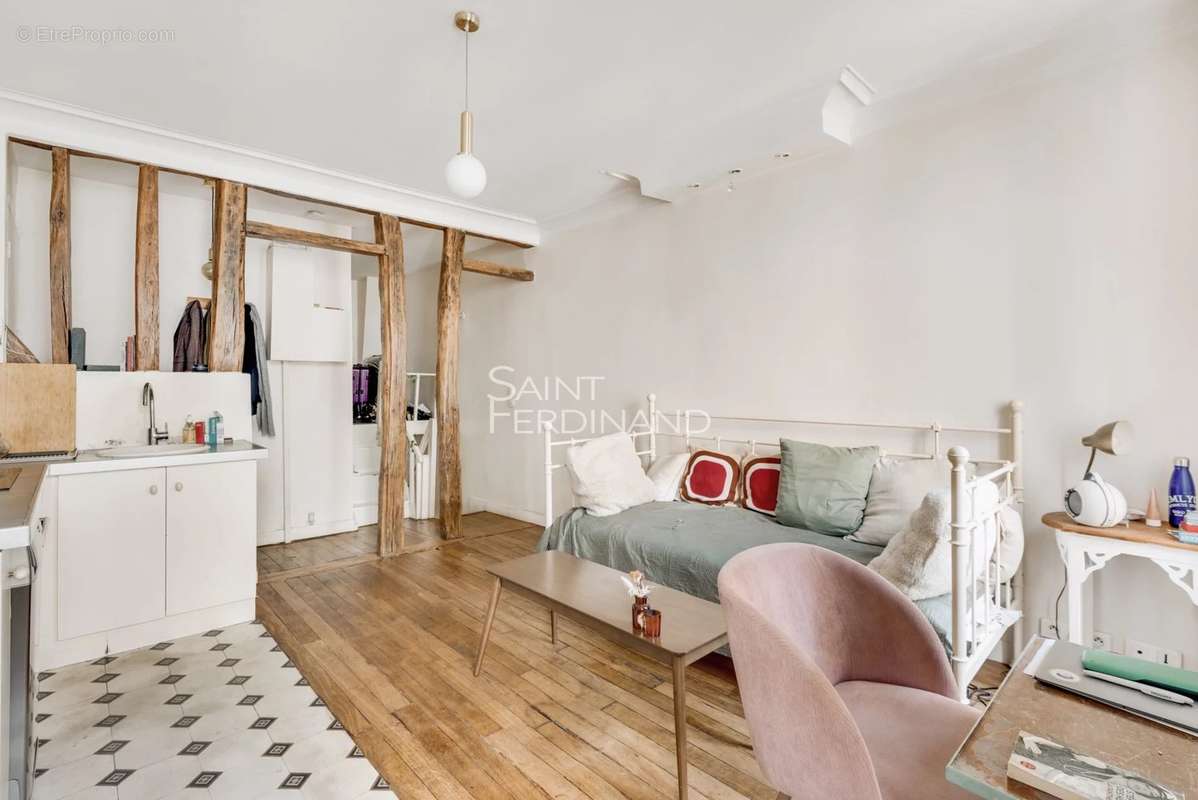 Appartement à PARIS-17E