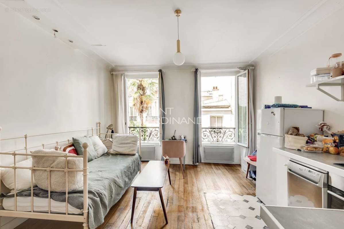 Appartement à PARIS-17E