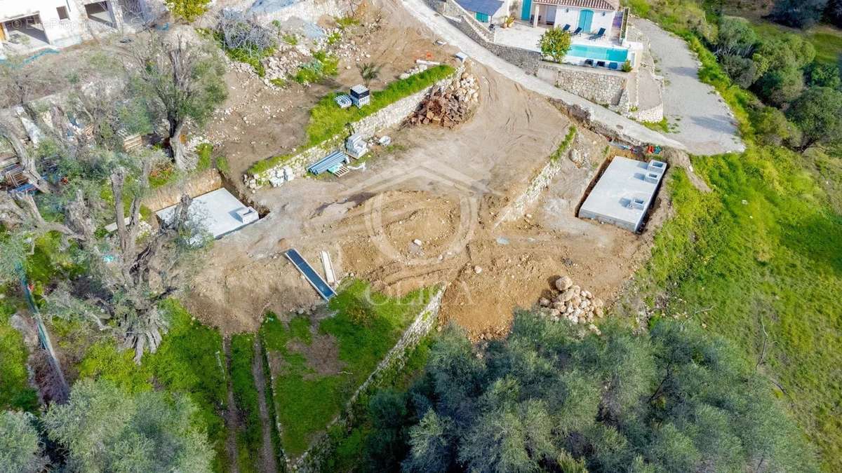 Terrain à MOUGINS