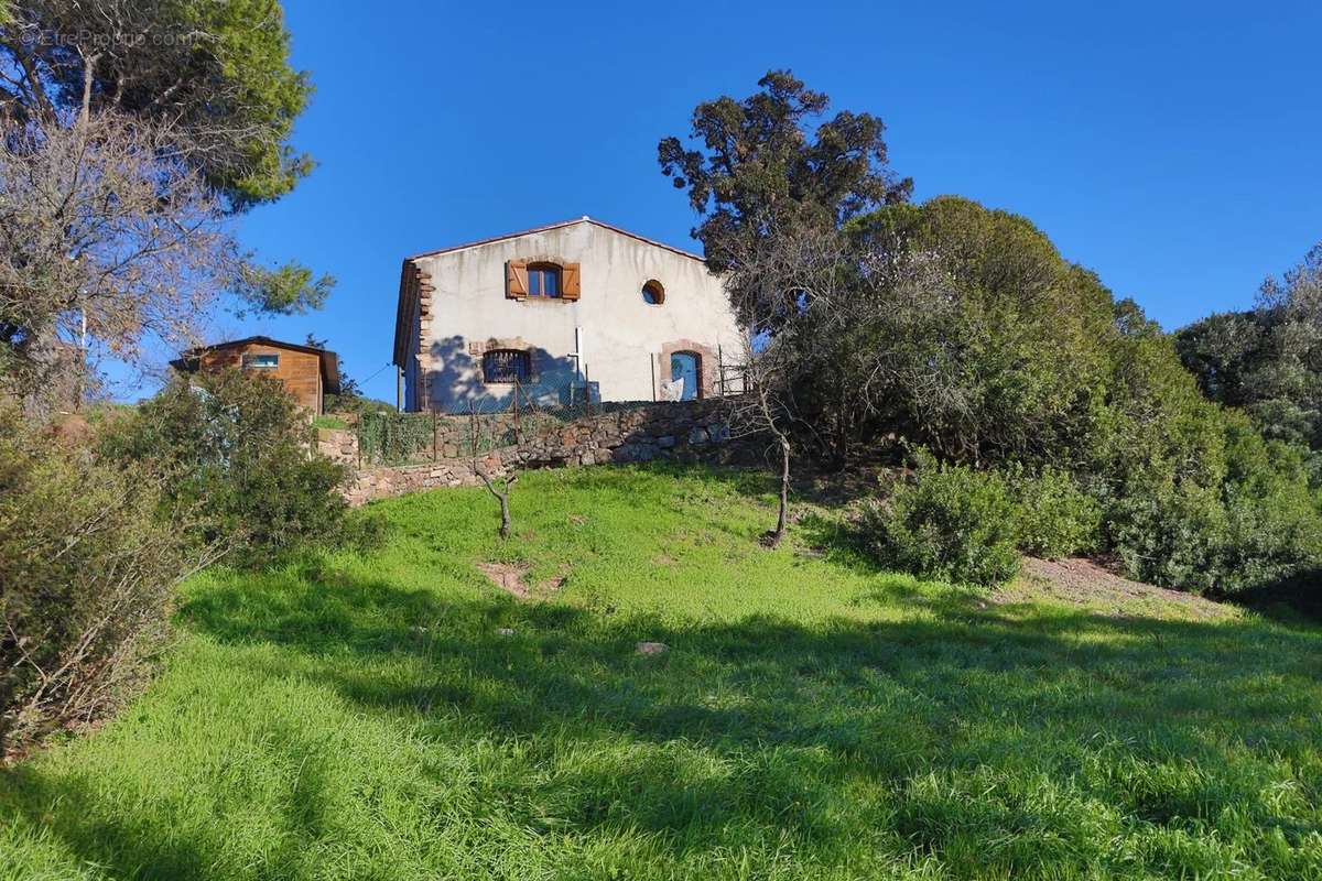 Maison à PUGET-SUR-ARGENS