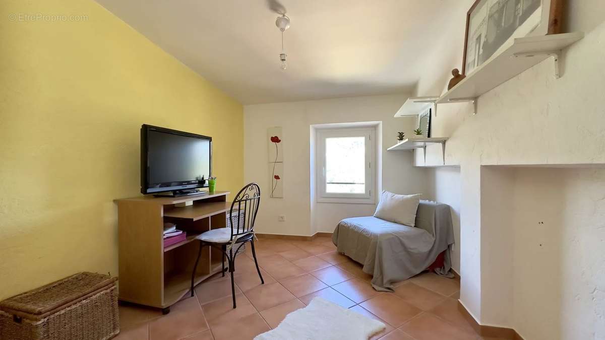 Appartement à CONTES