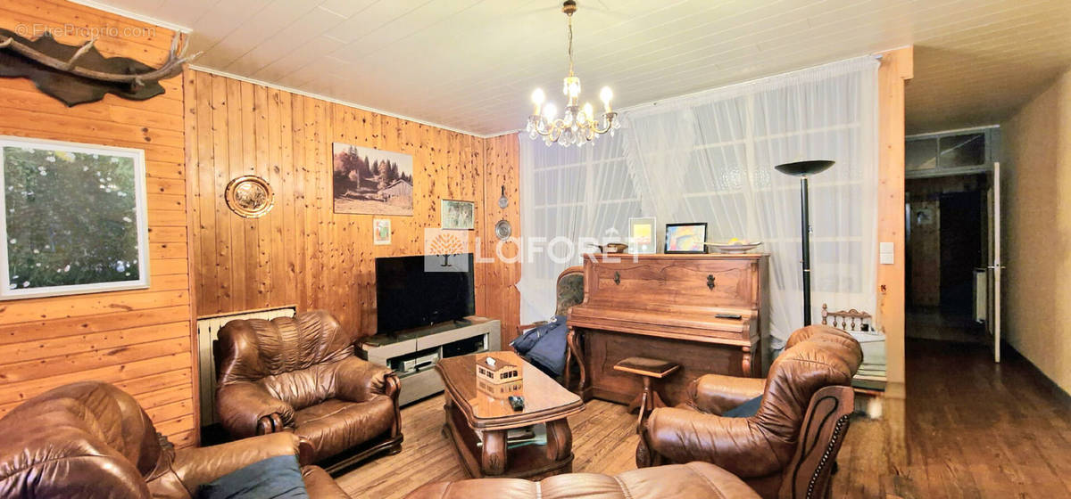 Appartement à FRASNE