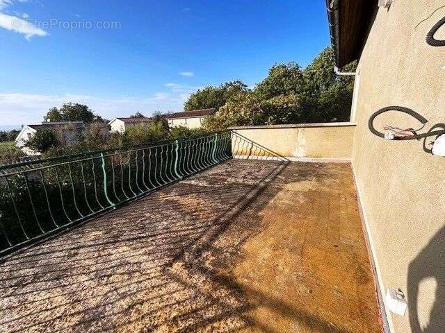 Appartement à REYRIEUX