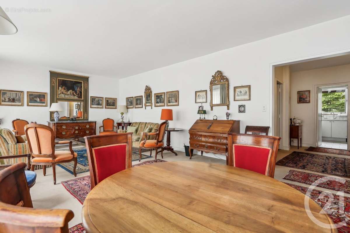 Appartement à NEUILLY-SUR-SEINE