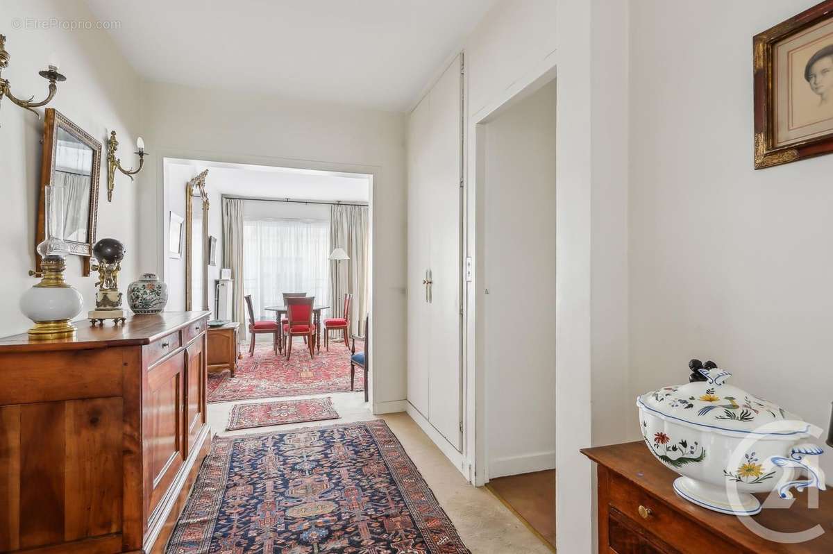 Appartement à NEUILLY-SUR-SEINE