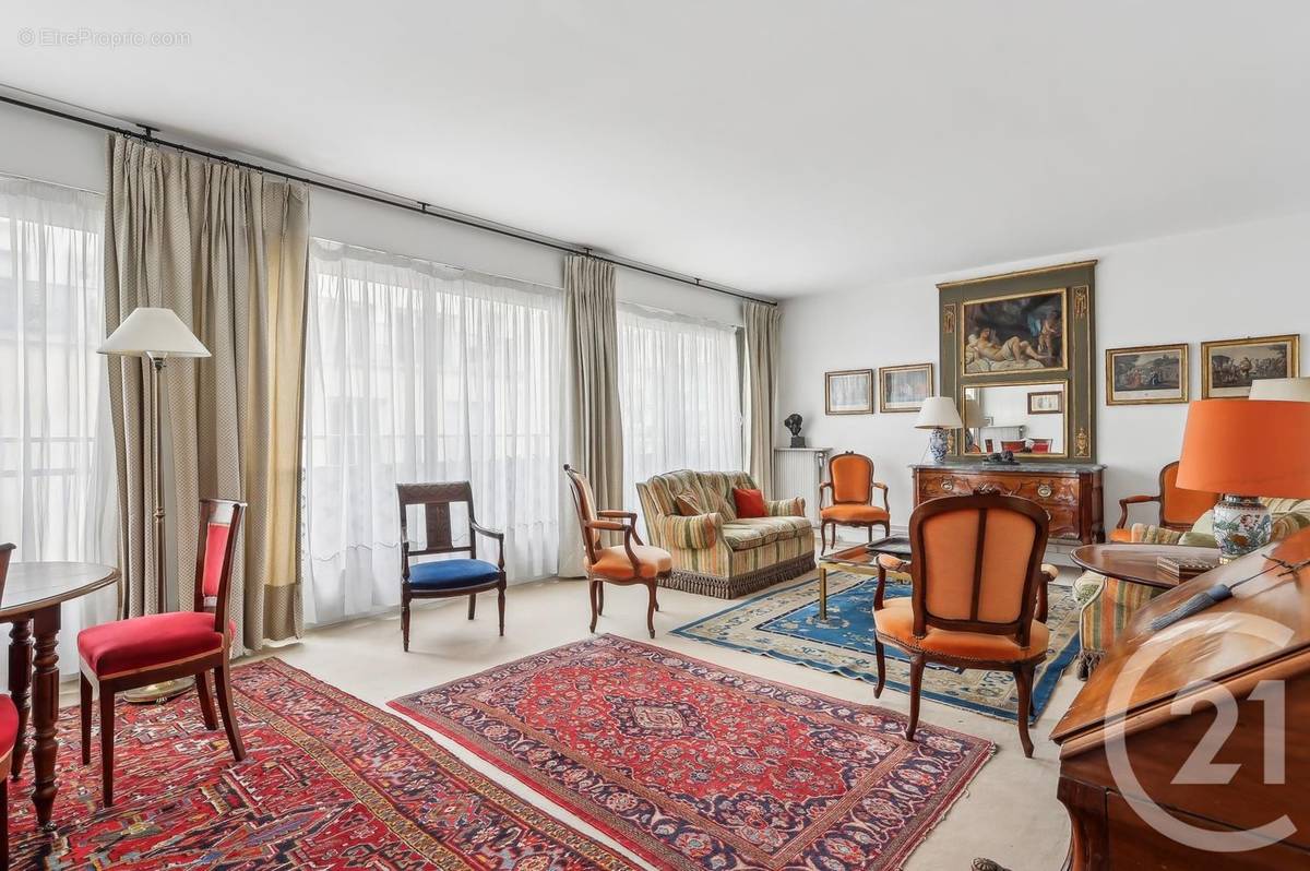 Appartement à NEUILLY-SUR-SEINE