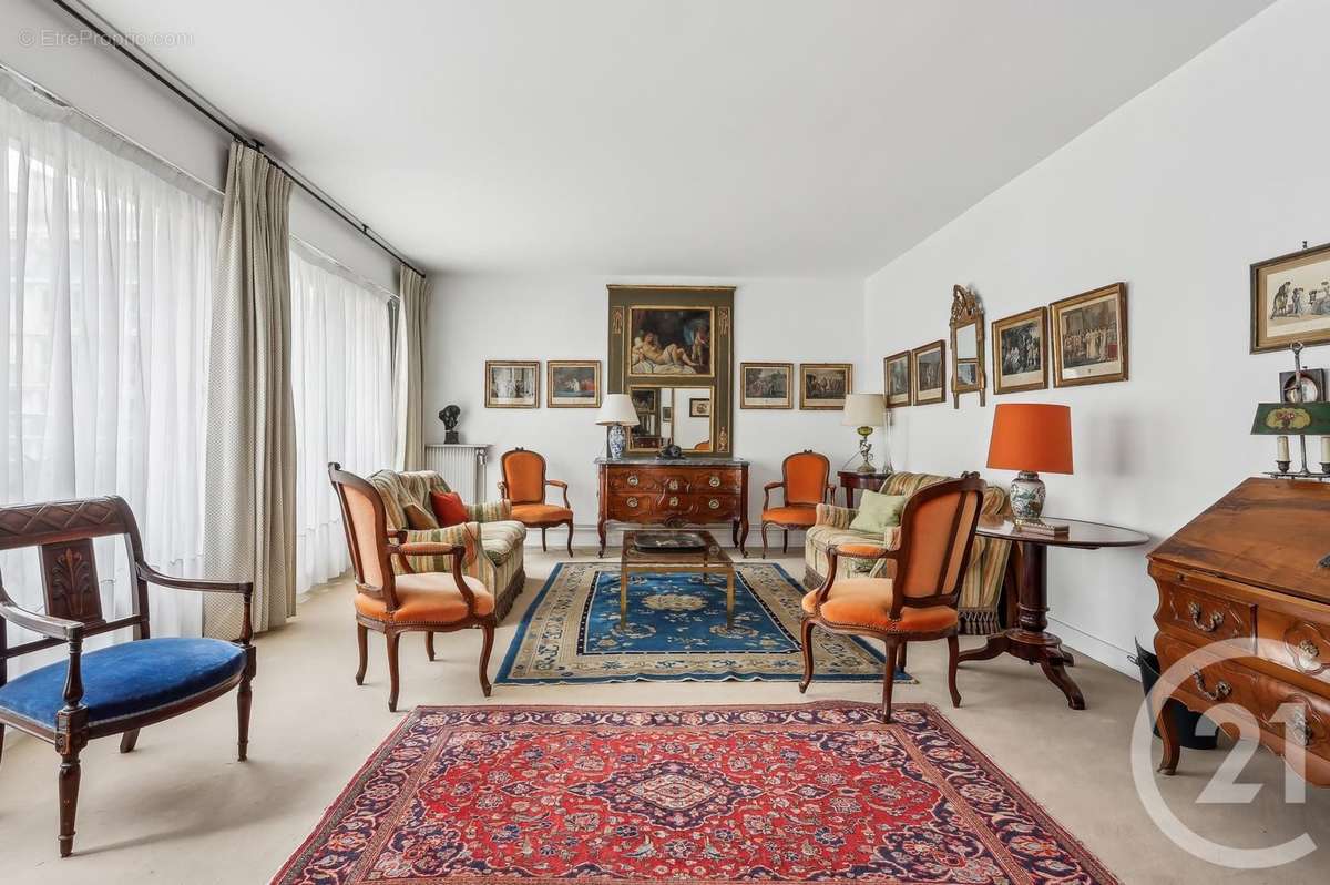 Appartement à NEUILLY-SUR-SEINE