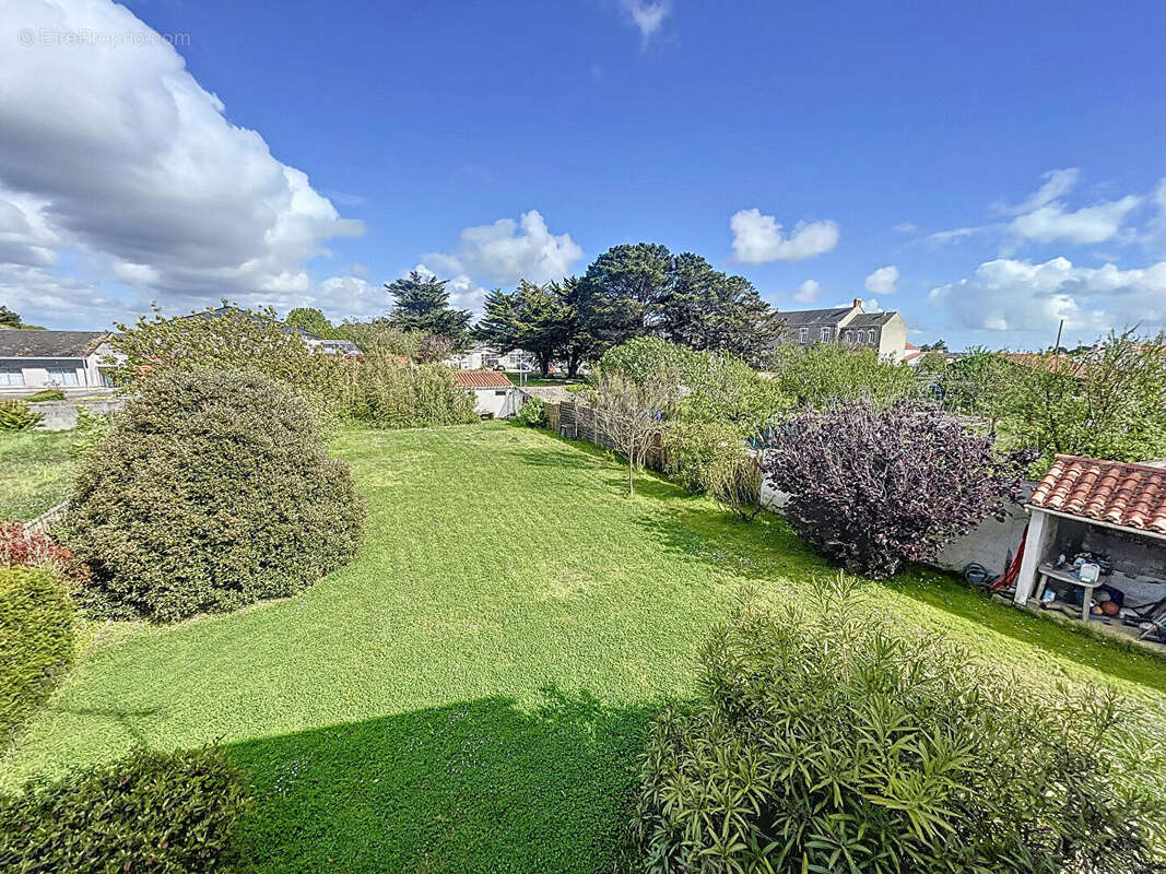 Terrain à SAINT-GILLES-CROIX-DE-VIE