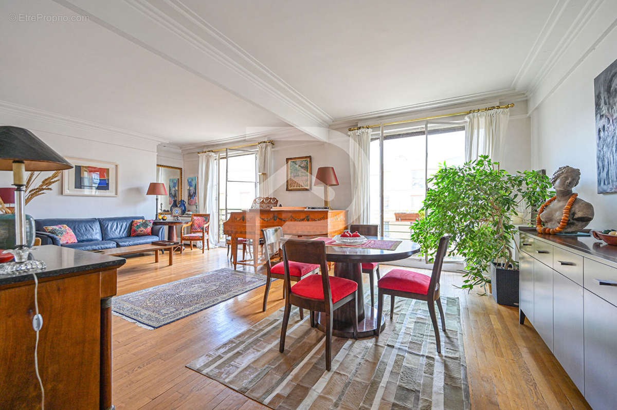 Appartement à PARIS-15E