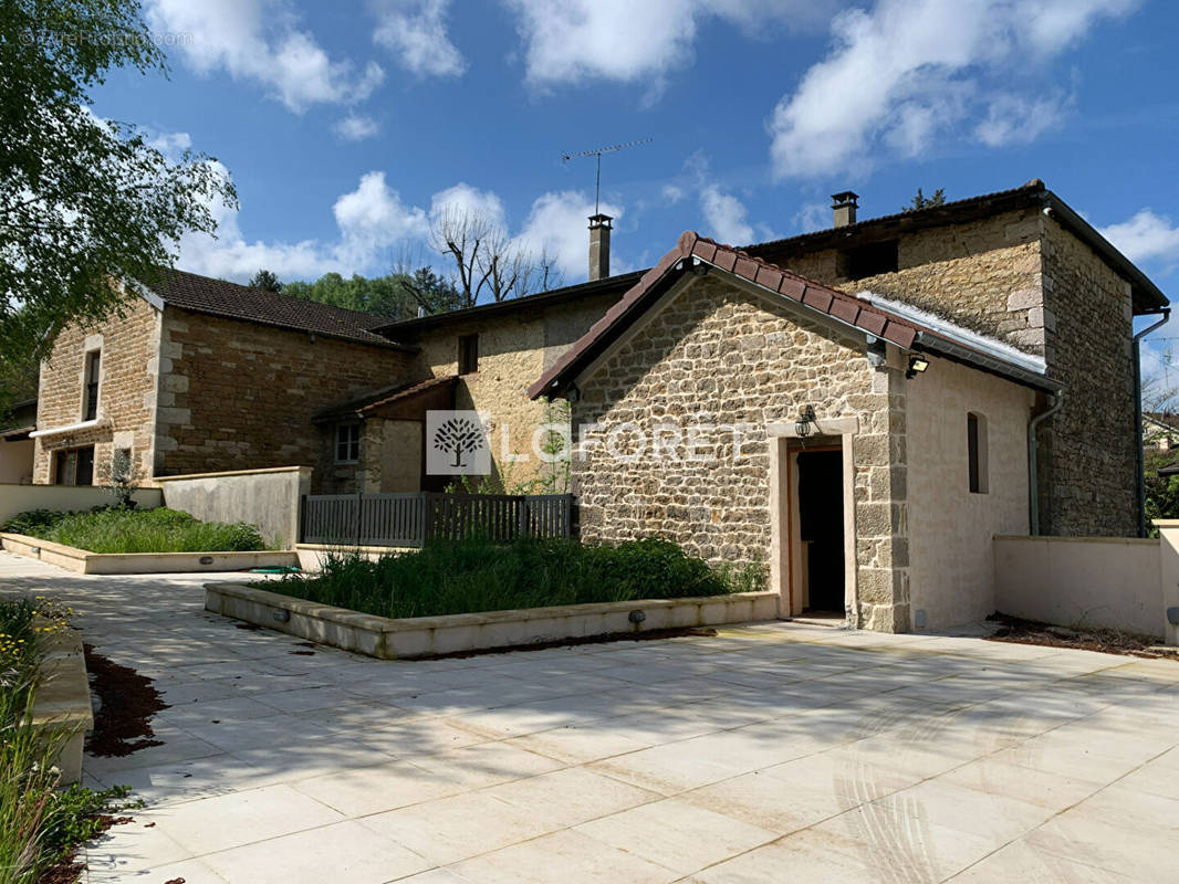 Maison à COUSANCE