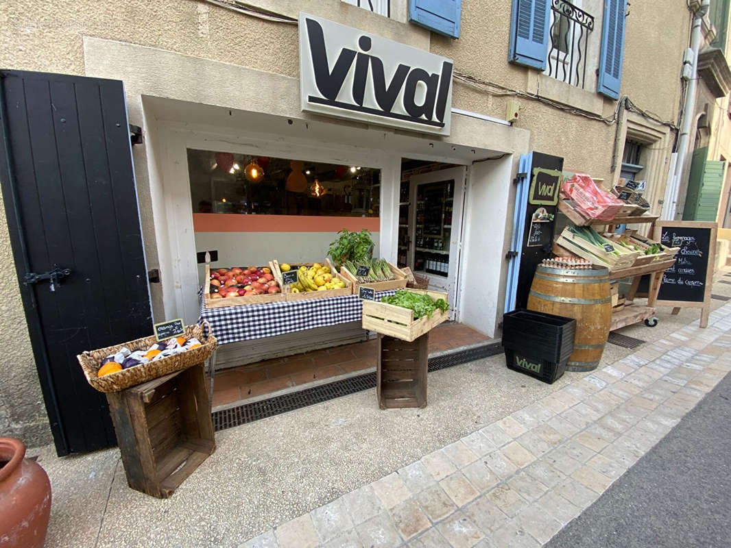 Commerce à SAINT-MITRE-LES-REMPARTS