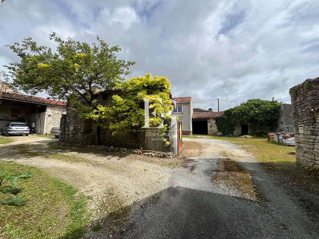 Maison à BRIE-SOUS-MATHA