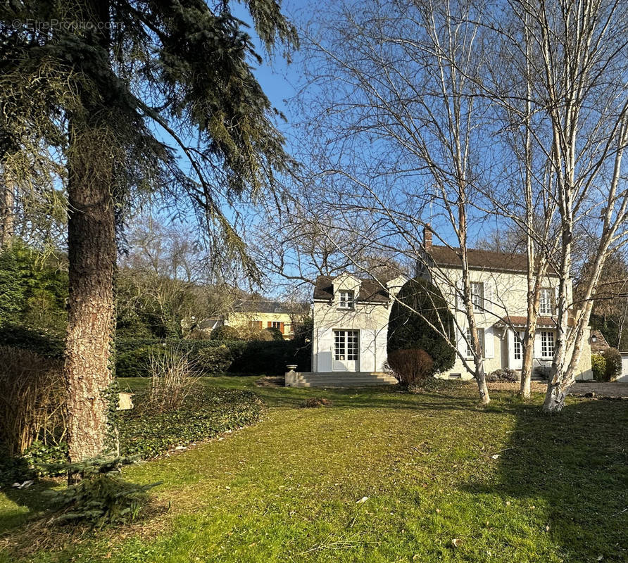 Maison à DAMPIERRE-EN-YVELINES