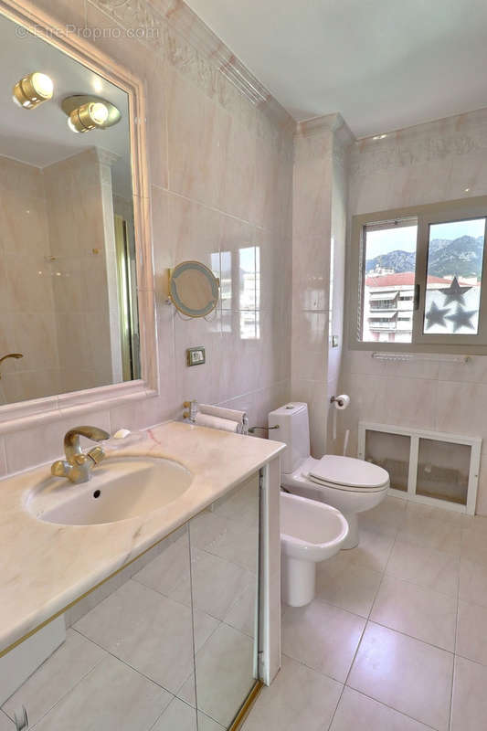 Appartement à ROQUEBRUNE-CAP-MARTIN