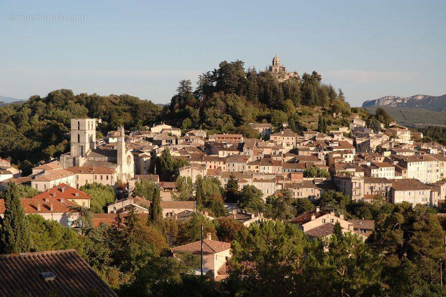 Parking à FORCALQUIER