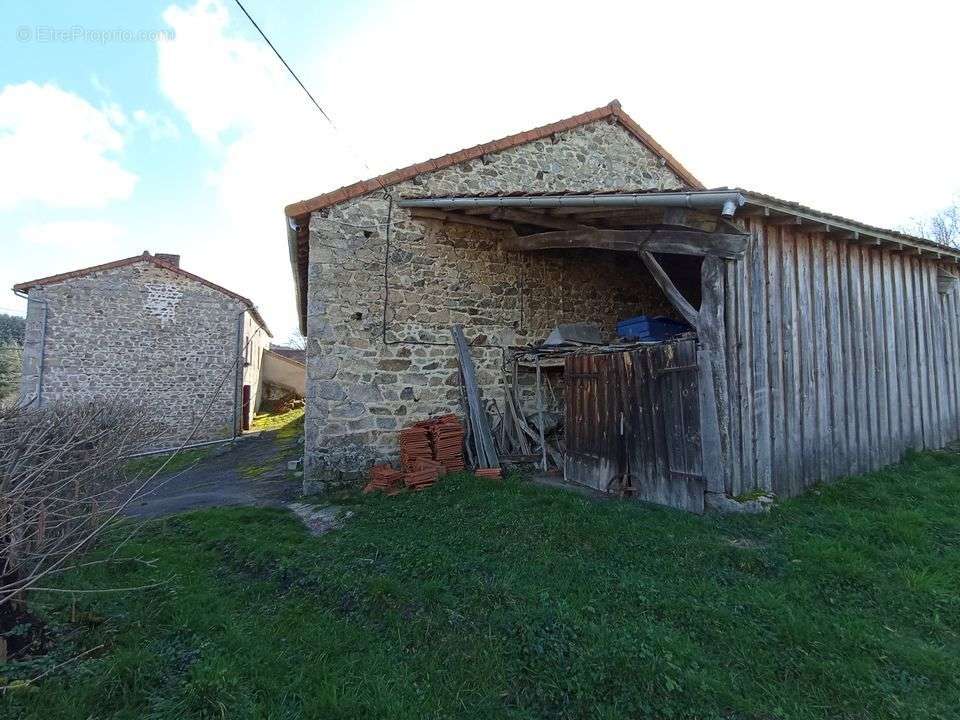 Maison à FERRIERES-SUR-SICHON