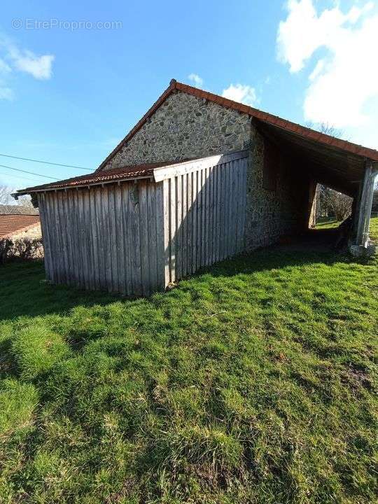 Maison à FERRIERES-SUR-SICHON