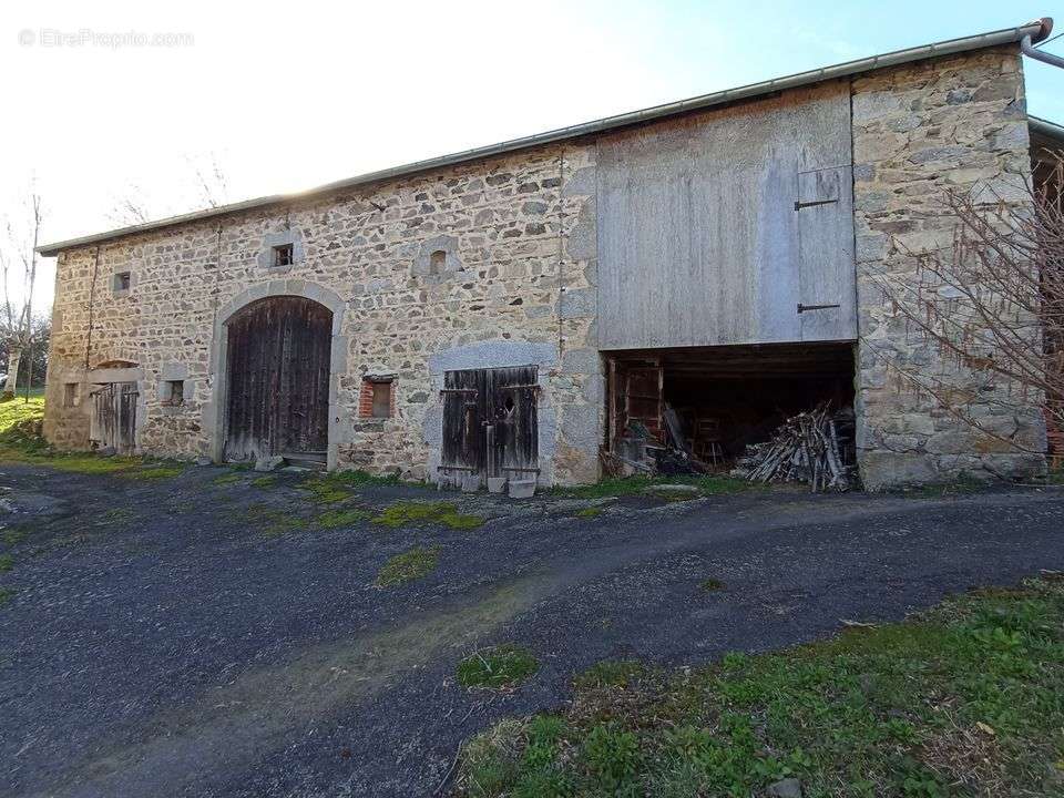 Maison à FERRIERES-SUR-SICHON