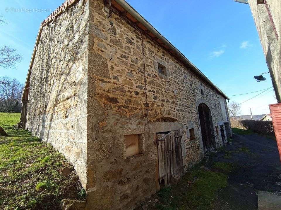 Maison à FERRIERES-SUR-SICHON